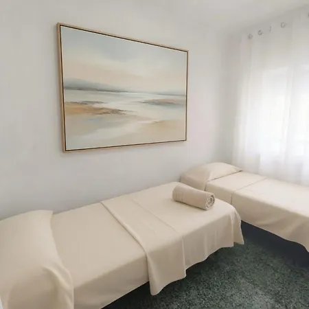 Iii Apartment *